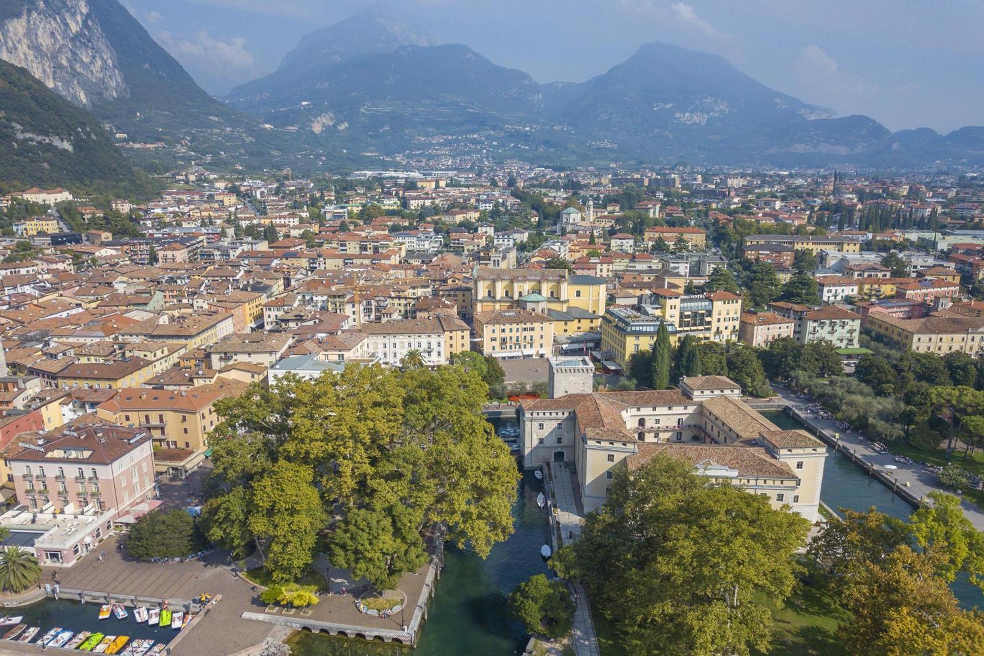 Aparthotel Casa Alpino Riva del Garda Esterno foto