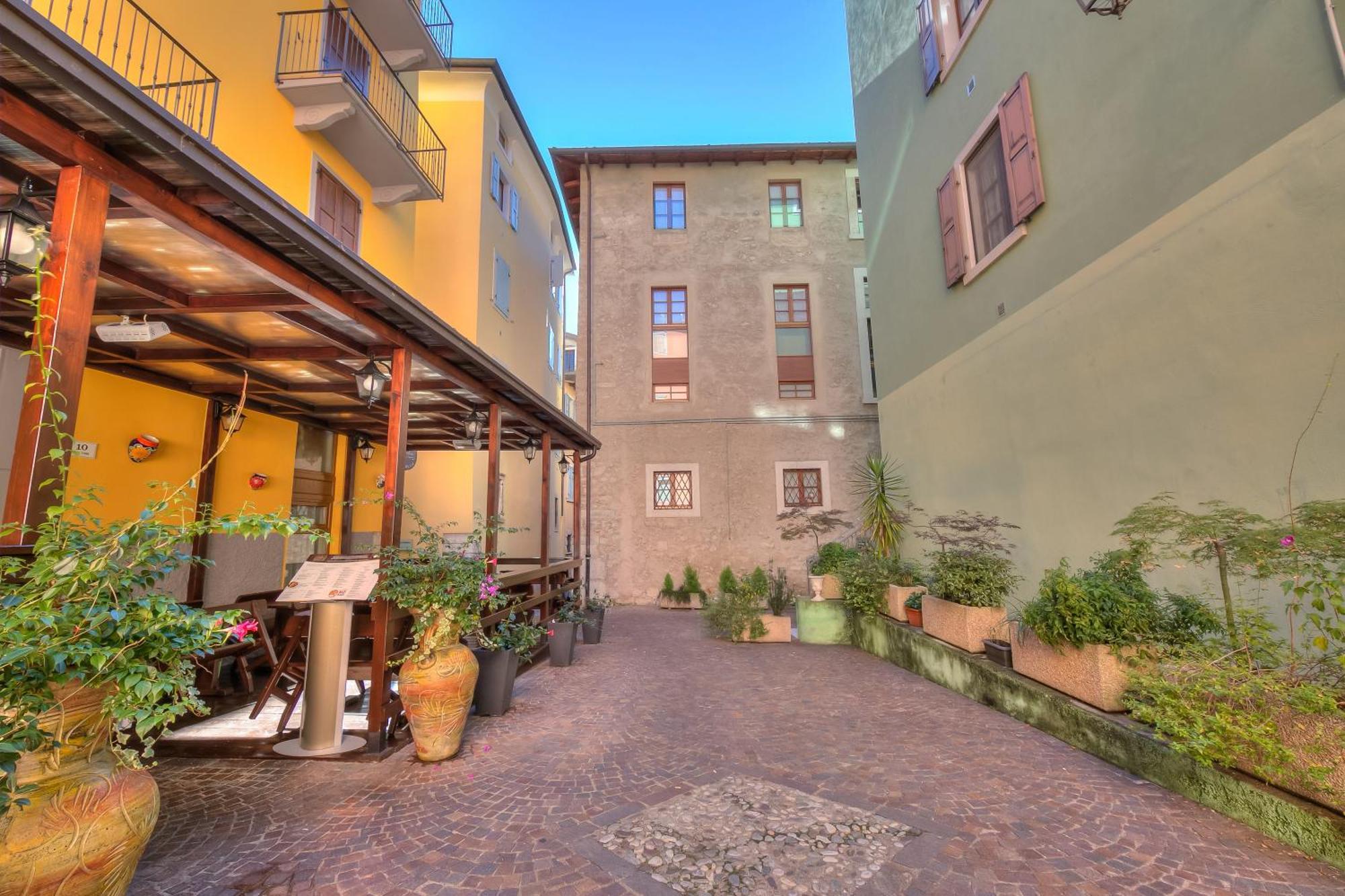 Aparthotel Casa Alpino Riva del Garda Esterno foto
