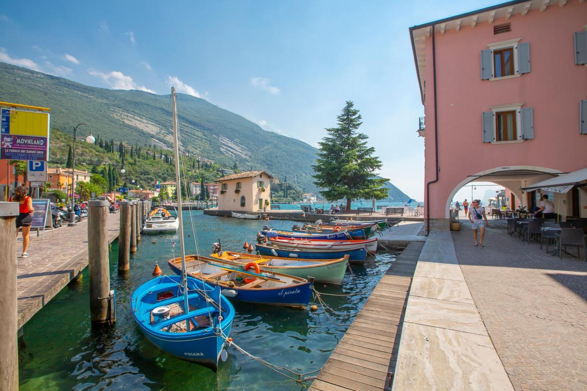 Aparthotel Casa Alpino Riva del Garda Esterno foto